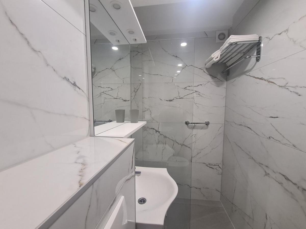 Apartman Yellow - Self Check In Osijek Exterior photo